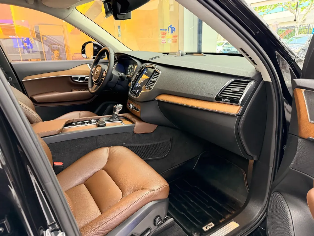2019 Volvo XC90 2.0T 320HP L4 8AT,autocango,china used car exporter,china ev exporter,chinese used car exporter,chinese used ev exporter