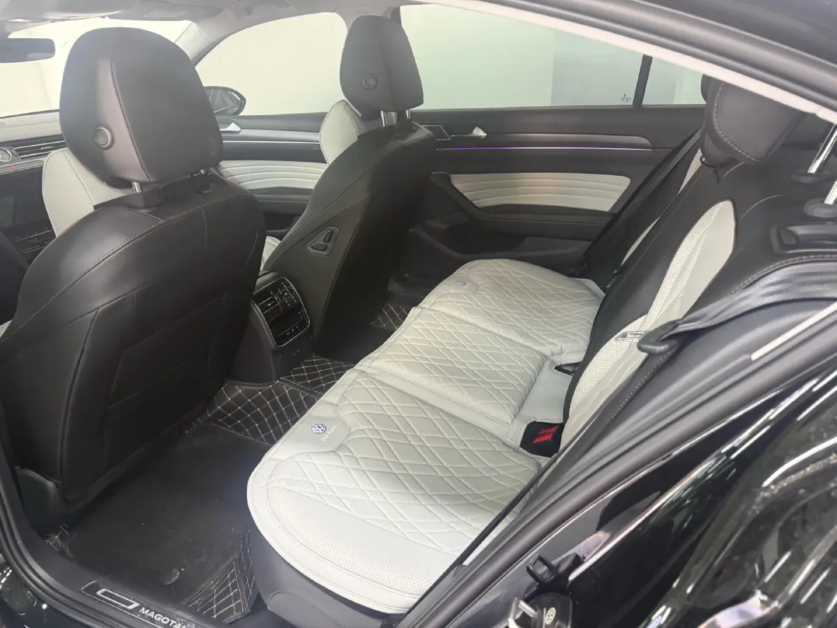 2026 Volkswagen Magotan 2.0T 220HP L4 7DCT,autocango,china used car exporter,china ev exporter,chinese used car exporter,chinese used ev exporter
