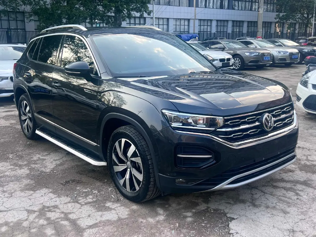 2019 Jeep Cherokee 2.0T 234HP L4 9AT,autocango,china used car exporter,china ev exporter,chinese used car exporter,chinese used ev exporter