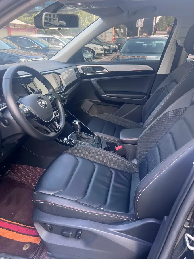 2019 Jeep Cherokee 2.0T 234HP L4 9AT,autocango,china used car exporter,china ev exporter,chinese used car exporter,chinese used ev exporter