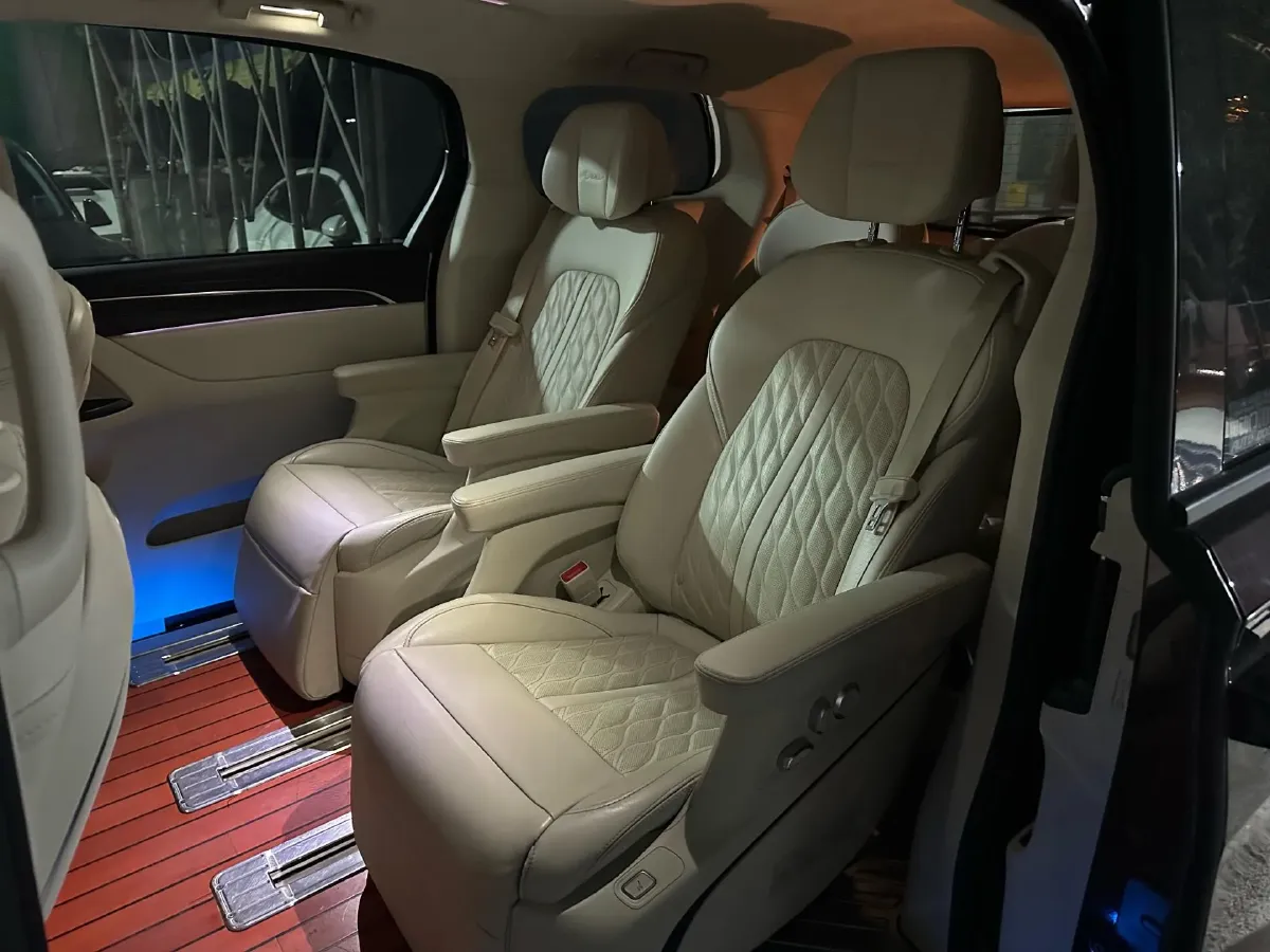 2021 Buick GL8 2.0T 237HP L4 9AT,autocango,china used car exporter,china ev exporter,chinese used car exporter,chinese used ev exporter
