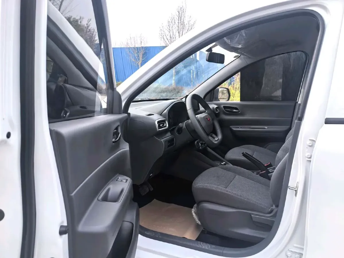 2024 WuLing HongGuang New Energy BEV 32.6KWH,autocango,china used car exporter,china ev exporter,chinese used car exporter,chinese used ev exporter
