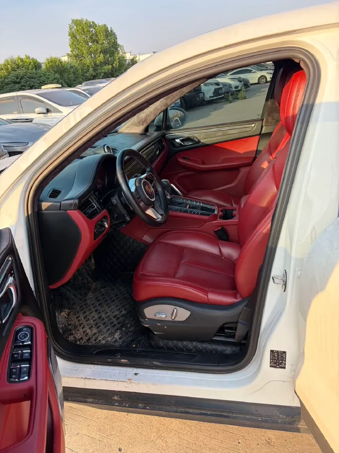 2021 Porsche Macan 2.0T 252HP L4 7DCT,autocango,china used car exporter,china ev exporter,chinese used car exporter,chinese used ev exporter