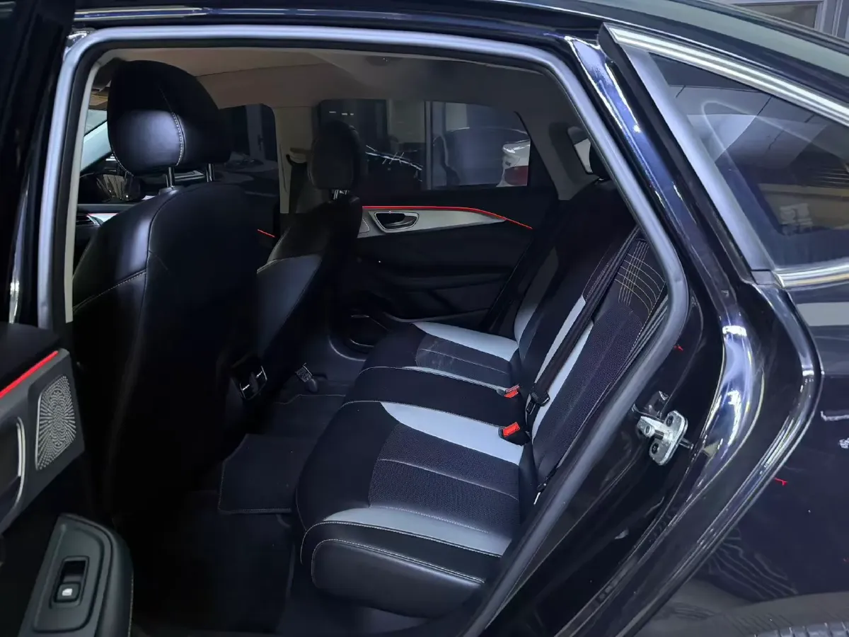 2021 Roewe i6 MAX 1.5T 169HP L4 AMT PHEV,autocango,china used car exporter,china ev exporter,chinese used car exporter,chinese used ev exporter