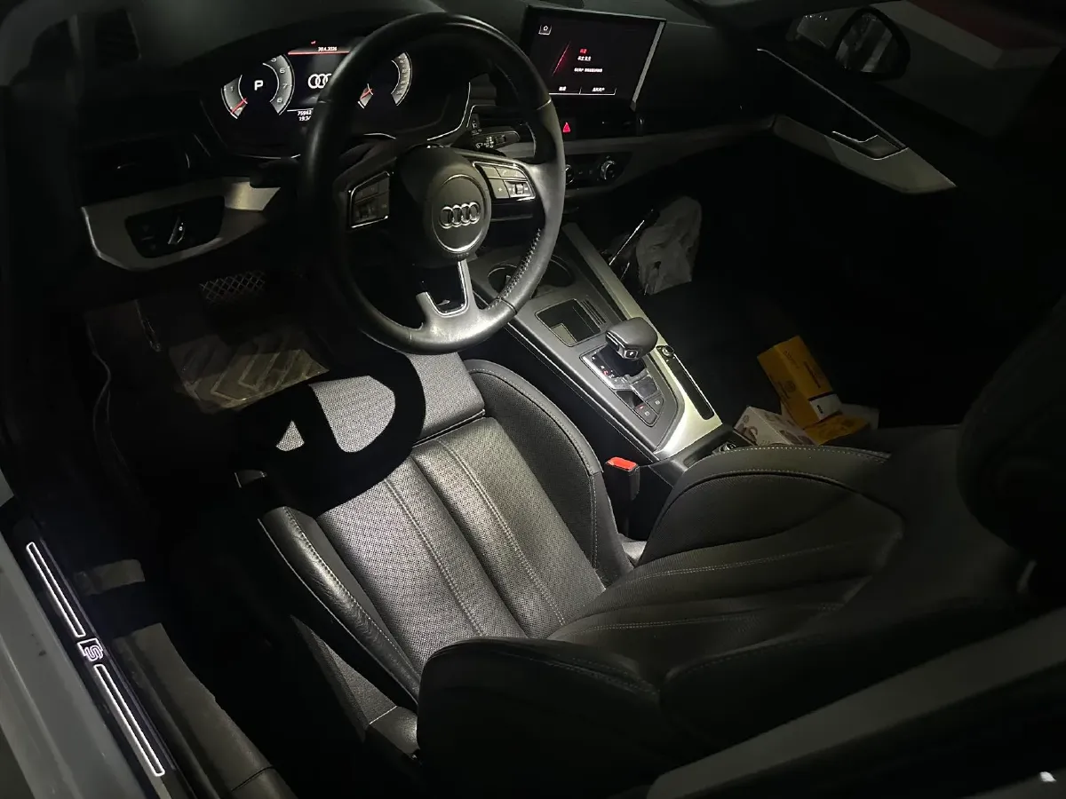 2020 Audi A4L 2.0T 190HP L4 7DCT,autocango,china used car exporter,china ev exporter,chinese used car exporter,chinese used ev exporter