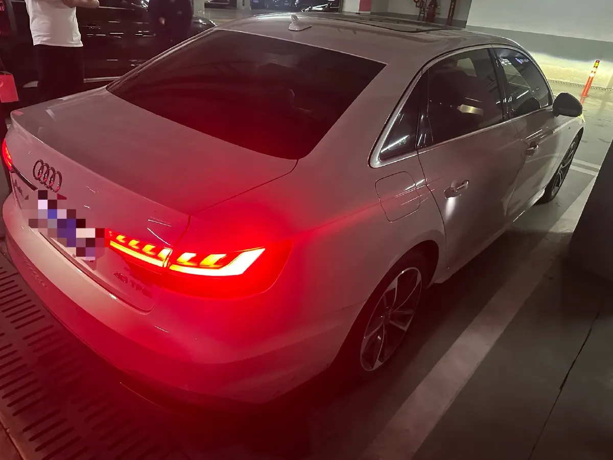 2020 Audi A4L 2.0T 190HP L4 7DCT,autocango,china used car exporter,china ev exporter,chinese used car exporter,chinese used ev exporter