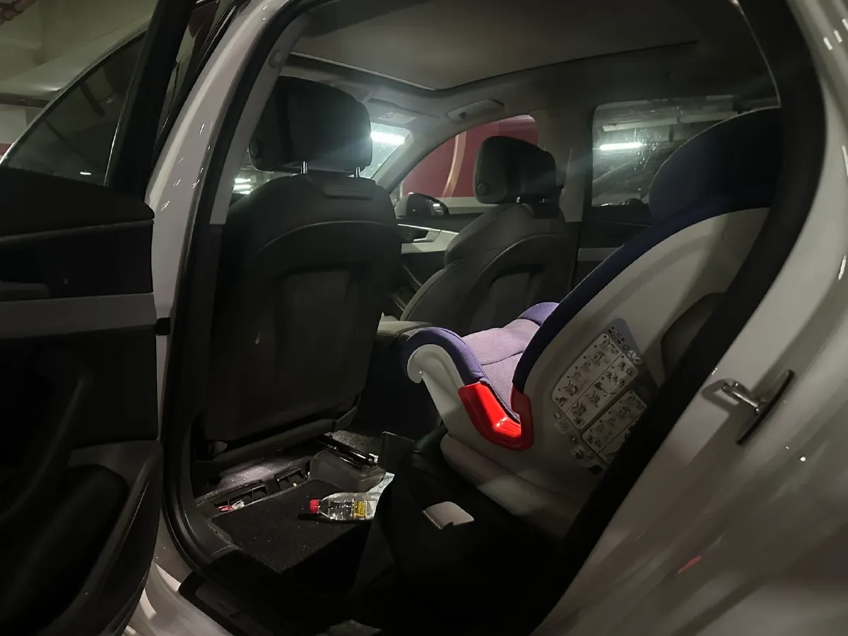 2020 Audi A4L 2.0T 190HP L4 7DCT,autocango,china used car exporter,china ev exporter,chinese used car exporter,chinese used ev exporter