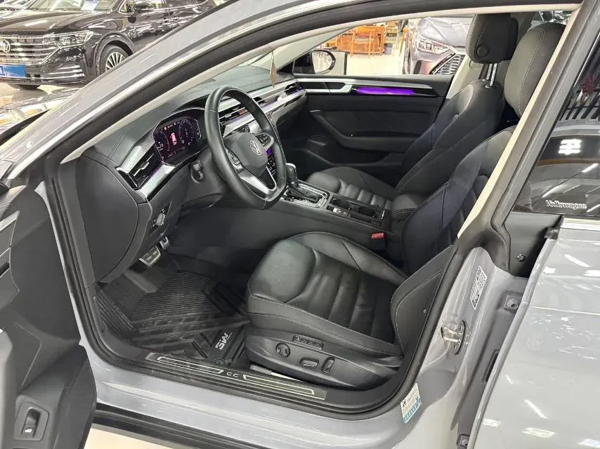 2023 Volkswagen CC 2.0T 220HP L4 7DCT,autocango,china used car exporter,china ev exporter,chinese used car exporter,chinese used ev exporter