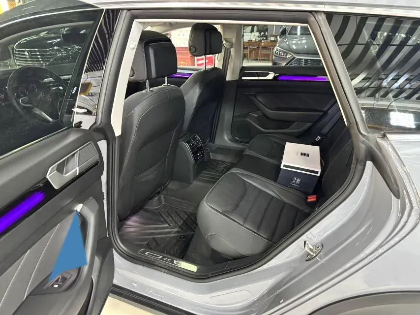 2023 Volkswagen CC 2.0T 220HP L4 7DCT,autocango,china used car exporter,china ev exporter,chinese used car exporter,chinese used ev exporter