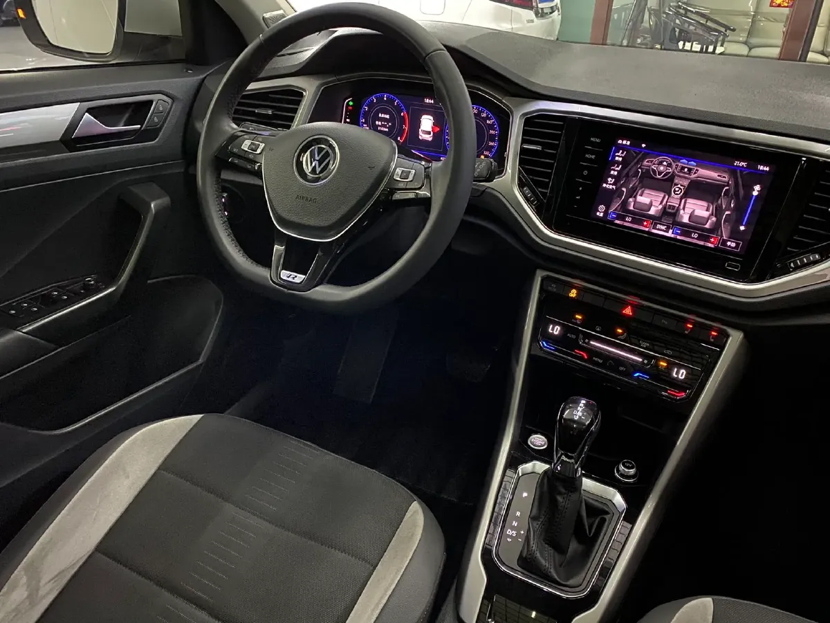2022 Volkswagen T-Roc 1.4T 150HP L4 7DCT,autocango,china used car exporter,china ev exporter,chinese used car exporter,chinese used ev exporter