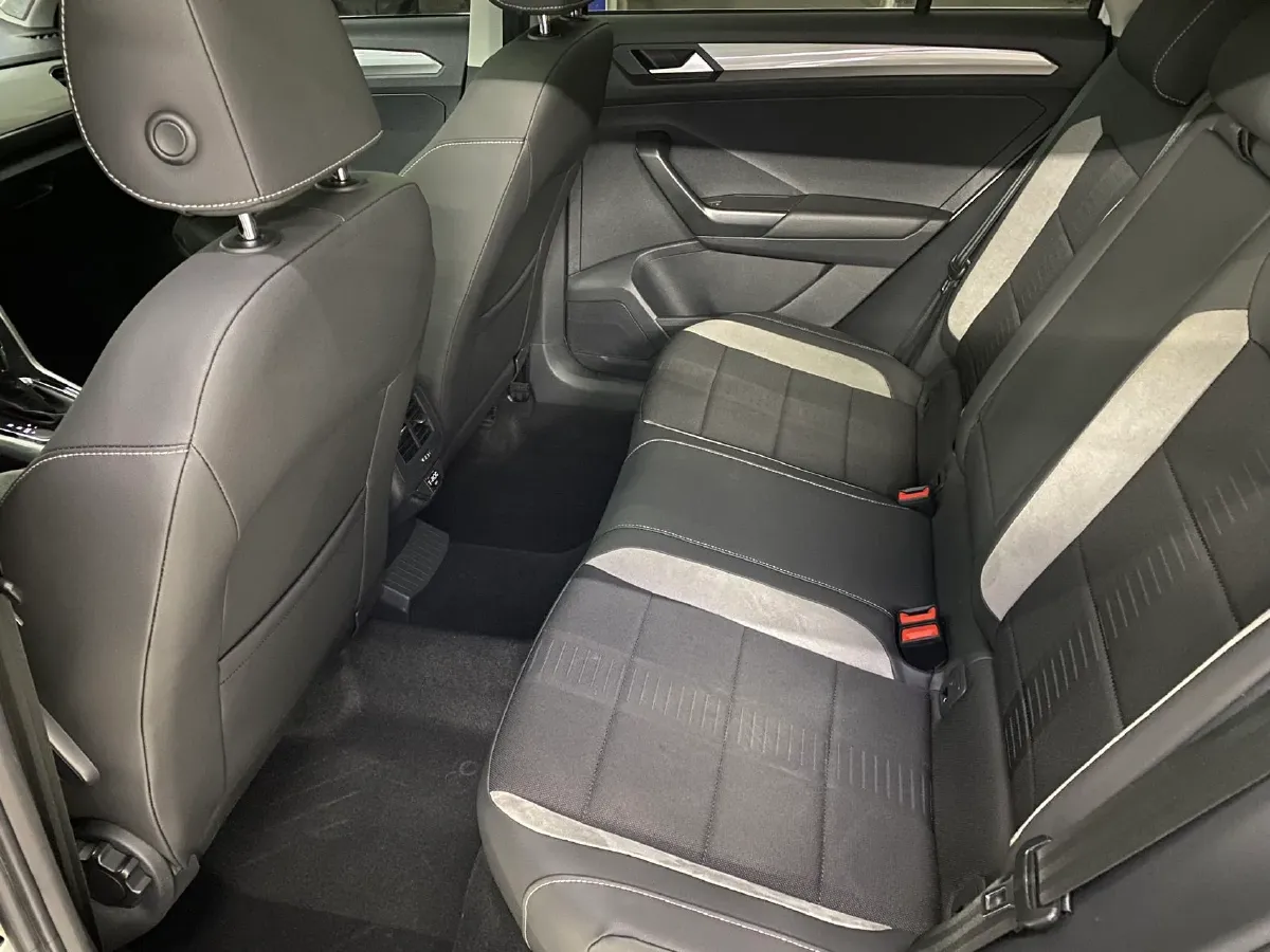 2022 Volkswagen T-Roc 1.4T 150HP L4 7DCT,autocango,china used car exporter,china ev exporter,chinese used car exporter,chinese used ev exporter
