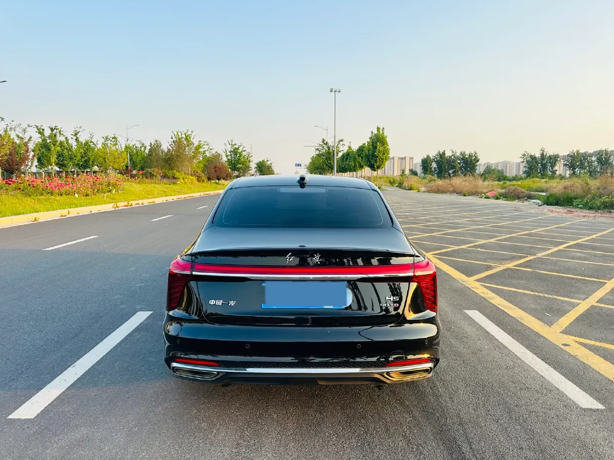 2024 HongQi H5 2.0T 224HP L4 8AT,autocango,china used car exporter,china ev exporter,chinese used car exporter,chinese used ev exporter