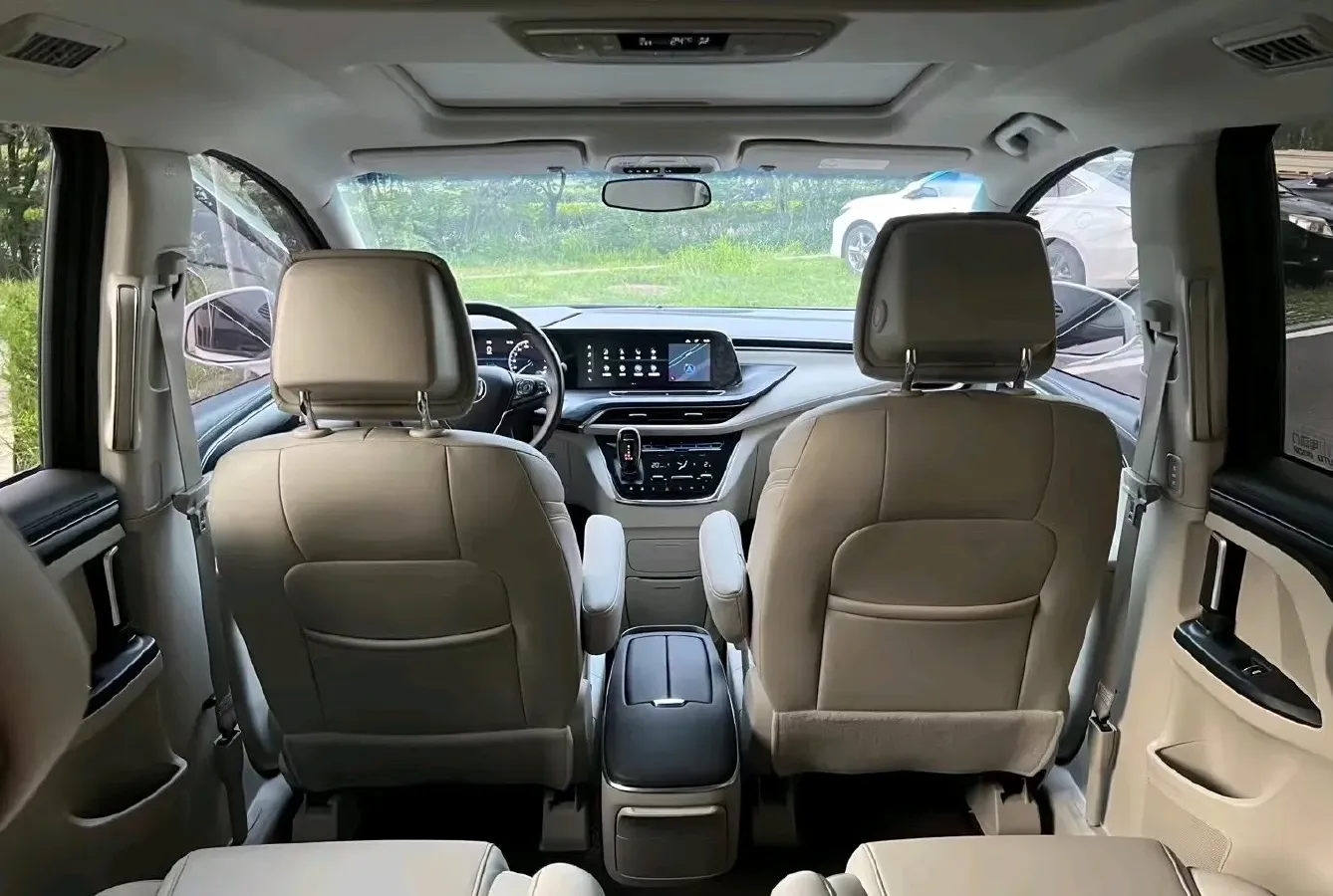 2022 Buick GL8 2.0T 237HP L4 9AT,autocango,china used car exporter,china ev exporter,chinese used car exporter,chinese used ev exporter