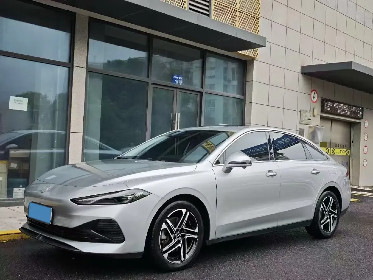 2023 Roewe D7 1.5L 112HP L4 1DHT PHEV 21.4KWH,autocango,china used car exporter,china ev exporter,chinese used car exporter,chinese used ev exporter