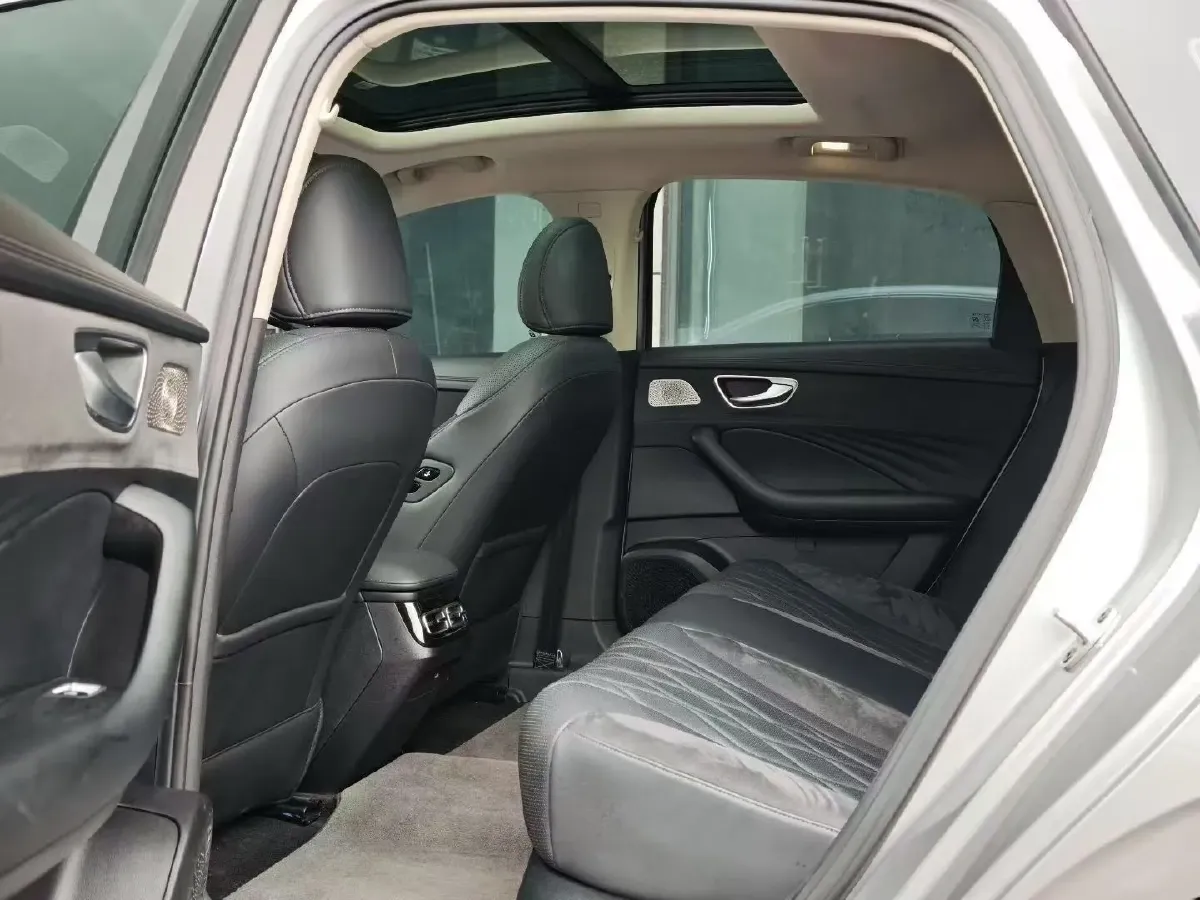 2023 Roewe D7 1.5L 112HP L4 1DHT PHEV 21.4KWH,autocango,china used car exporter,china ev exporter,chinese used car exporter,chinese used ev exporter