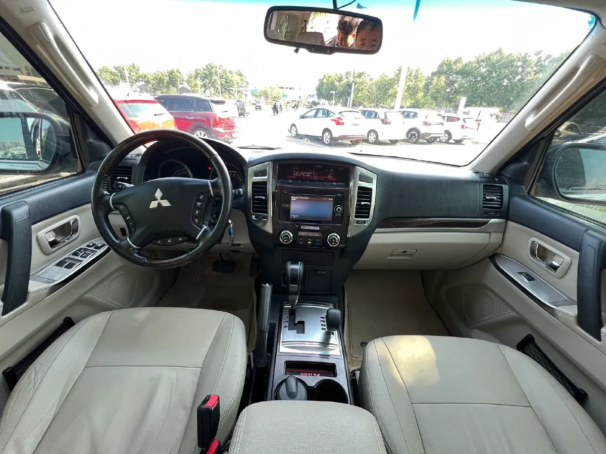 2018 Mitsubishi Pajero 3.0L 174HP V6 5AT,autocango,china used car exporter,china ev exporter,chinese used car exporter,chinese used ev exporter