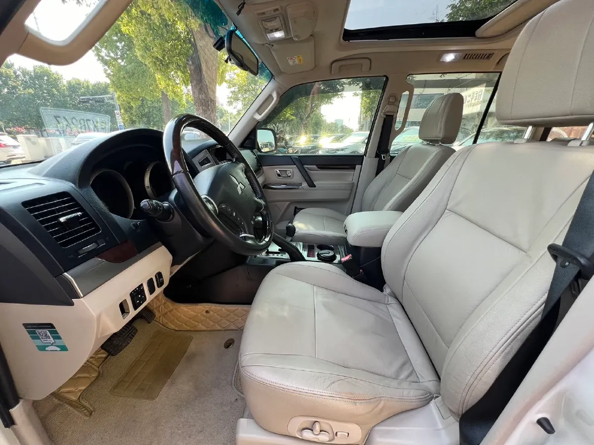 2018 Mitsubishi Pajero 3.0L 174HP V6 5AT,autocango,china used car exporter,china ev exporter,chinese used car exporter,chinese used ev exporter