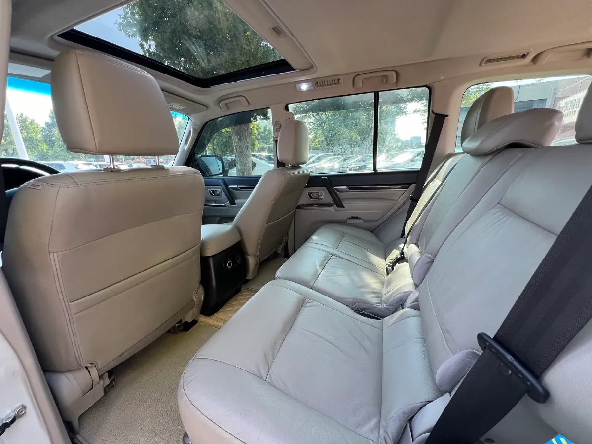 2018 Mitsubishi Pajero 3.0L 174HP V6 5AT,autocango,china used car exporter,china ev exporter,chinese used car exporter,chinese used ev exporter