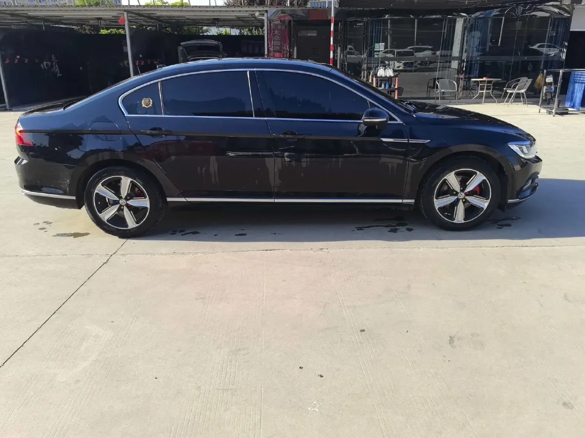 2018 Volkswagen Magotan 2.0T 220HP L4 7DCT,autocango,china used car exporter,china ev exporter,chinese used car exporter,chinese used ev exporter