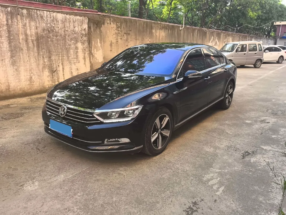 2018 Volkswagen Magotan 2.0T 220HP L4 7DCT,autocango,china used car exporter,china ev exporter,chinese used car exporter,chinese used ev exporter