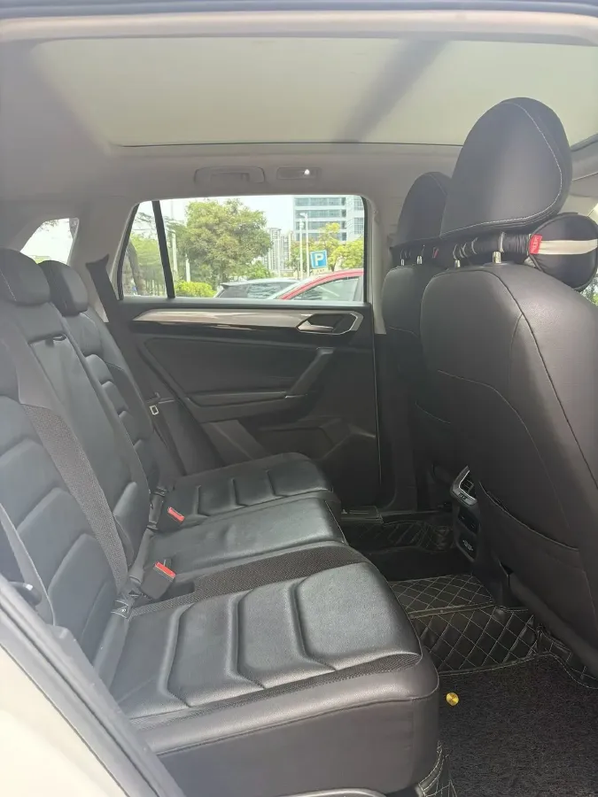 2019 Jeep Cherokee 2.0T 234HP L4 9AT,autocango,china used car exporter,china ev exporter,chinese used car exporter,chinese used ev exporter