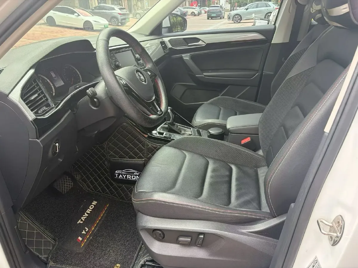 2019 Jeep Cherokee 2.0T 234HP L4 9AT,autocango,china used car exporter,china ev exporter,chinese used car exporter,chinese used ev exporter
