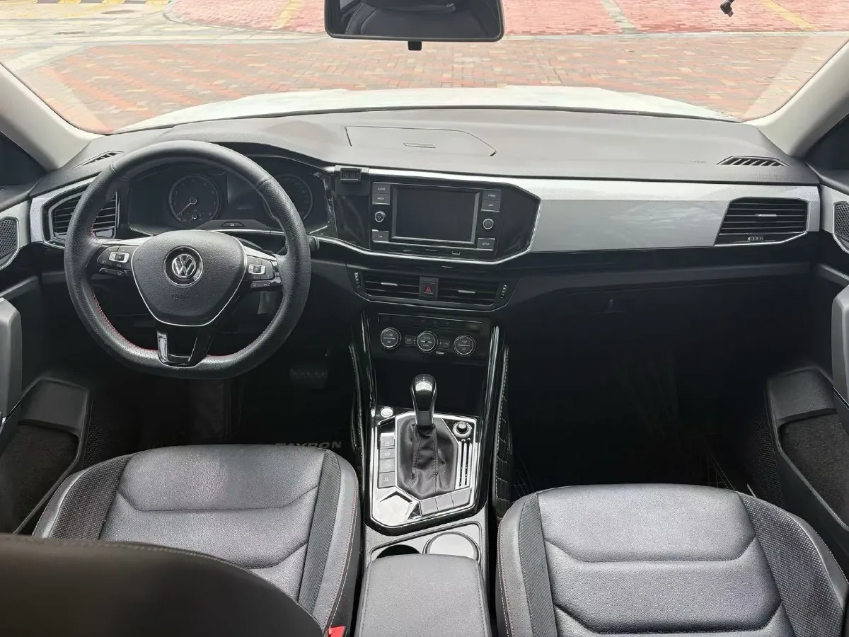 2019 Jeep Cherokee 2.0T 234HP L4 9AT,autocango,china used car exporter,china ev exporter,chinese used car exporter,chinese used ev exporter