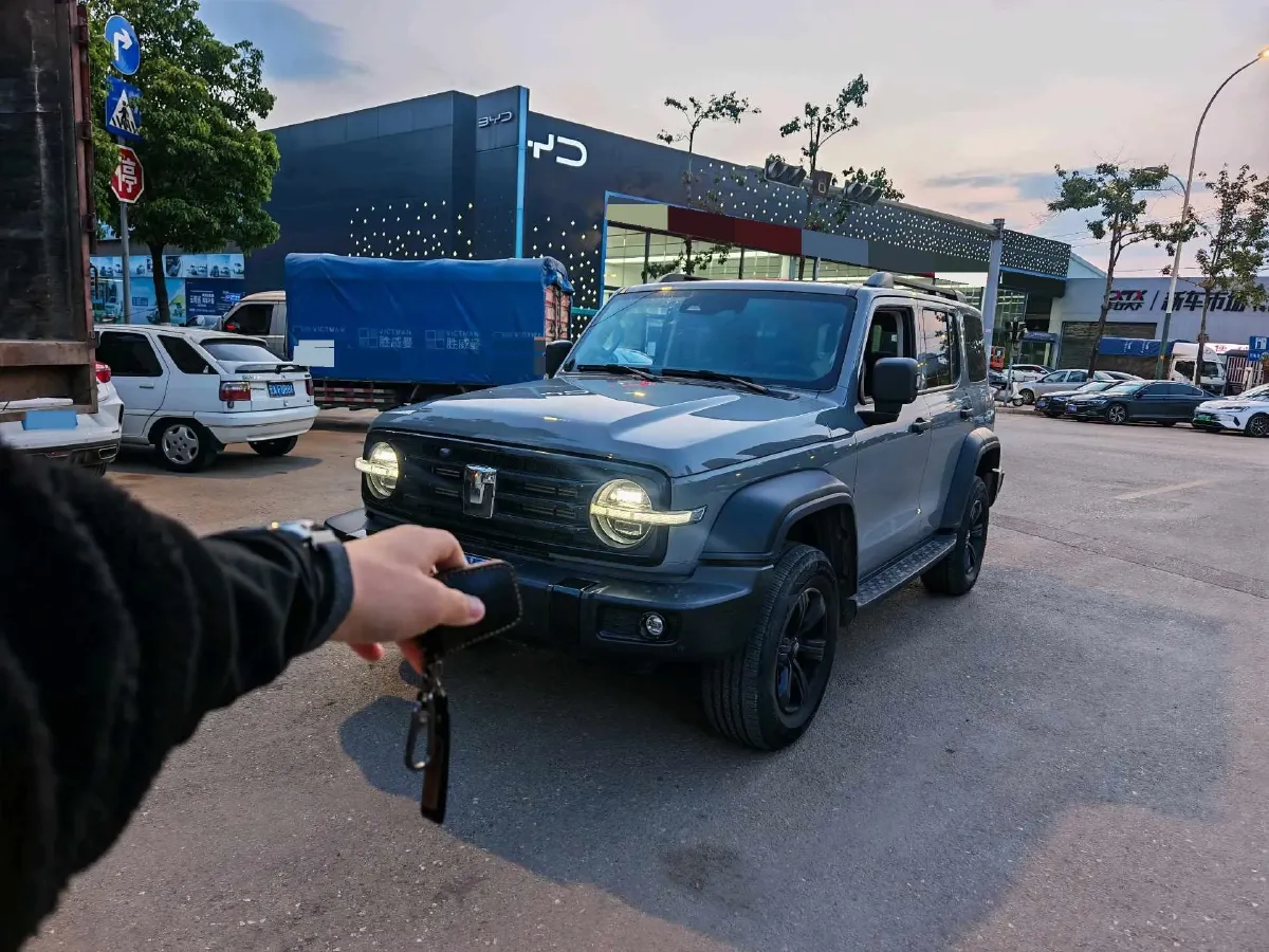 2023 Tank 300 2.0T 227HP L4 8AT,autocango,china used car exporter,china ev exporter,chinese used car exporter,chinese used ev exporter