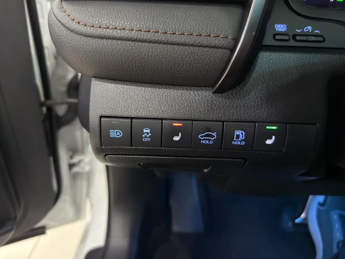 2023 Toyota Camry 2.5L 178HP L4 E-CVT Hybrid,autocango,china used car exporter,china ev exporter,chinese used car exporter,chinese used ev exporter
