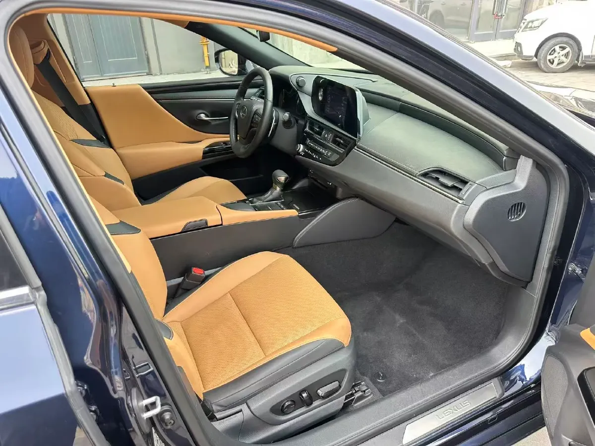 2021 Lexus ES 2.0L 173HP L4 CVT,autocango,china used car exporter,china ev exporter,chinese used car exporter,chinese used ev exporter