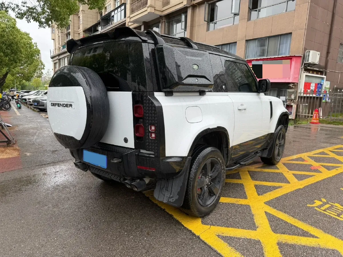 2022 Land Rover Defender 2.0T 300HP L4 8AT,autocango,china used car exporter,china ev exporter,chinese used car exporter,chinese used ev exporter