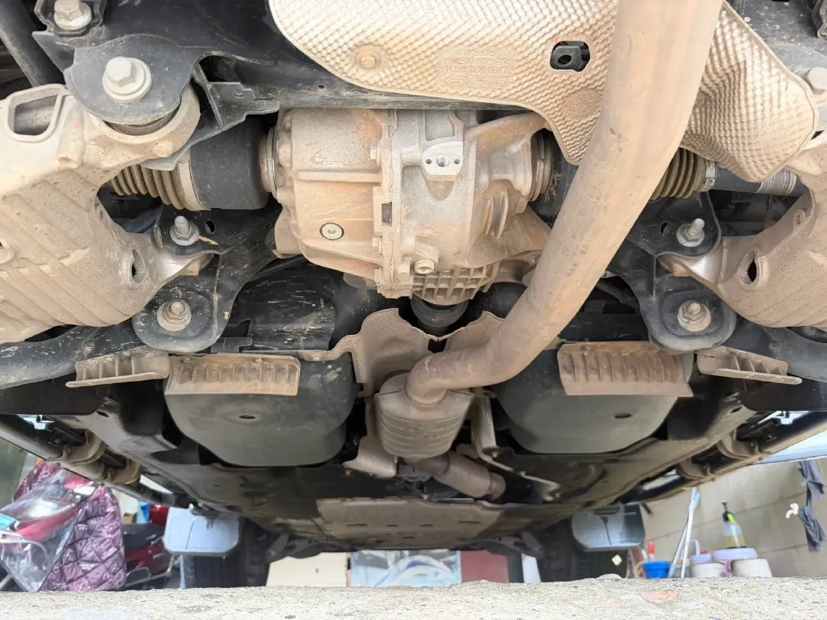2022 Land Rover Defender 2.0T 300HP L4 8AT,autocango,china used car exporter,china ev exporter,chinese used car exporter,chinese used ev exporter