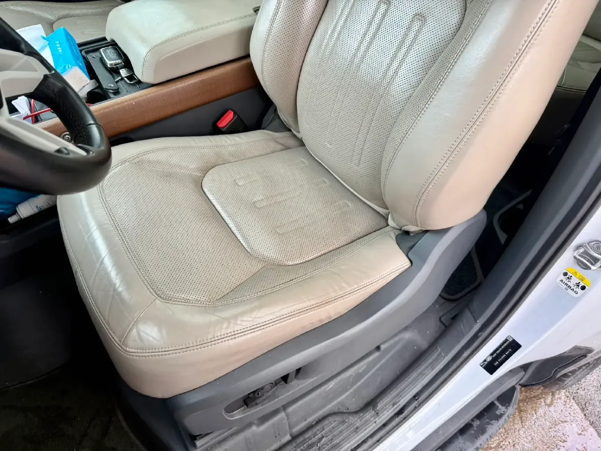 2022 Land Rover Defender 2.0T 300HP L4 8AT,autocango,china used car exporter,china ev exporter,chinese used car exporter,chinese used ev exporter