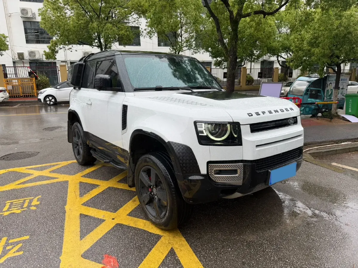 2022 Land Rover Defender 2.0T 300HP L4 8AT,autocango,china used car exporter,china ev exporter,chinese used car exporter,chinese used ev exporter