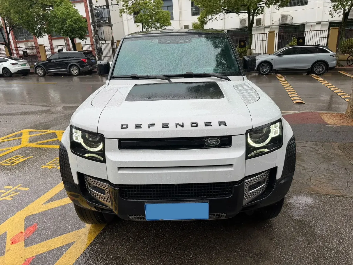 2022 Land Rover Defender 2.0T 300HP L4 8AT,autocango,china used car exporter,china ev exporter,chinese used car exporter,chinese used ev exporter