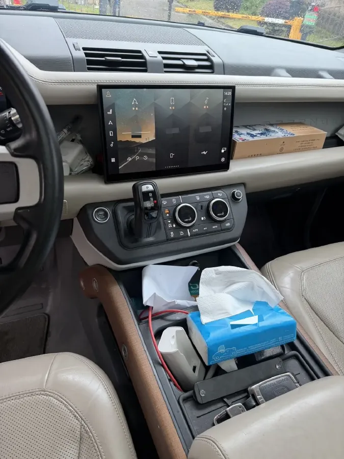 2022 Land Rover Defender 2.0T 300HP L4 8AT,autocango,china used car exporter,china ev exporter,chinese used car exporter,chinese used ev exporter