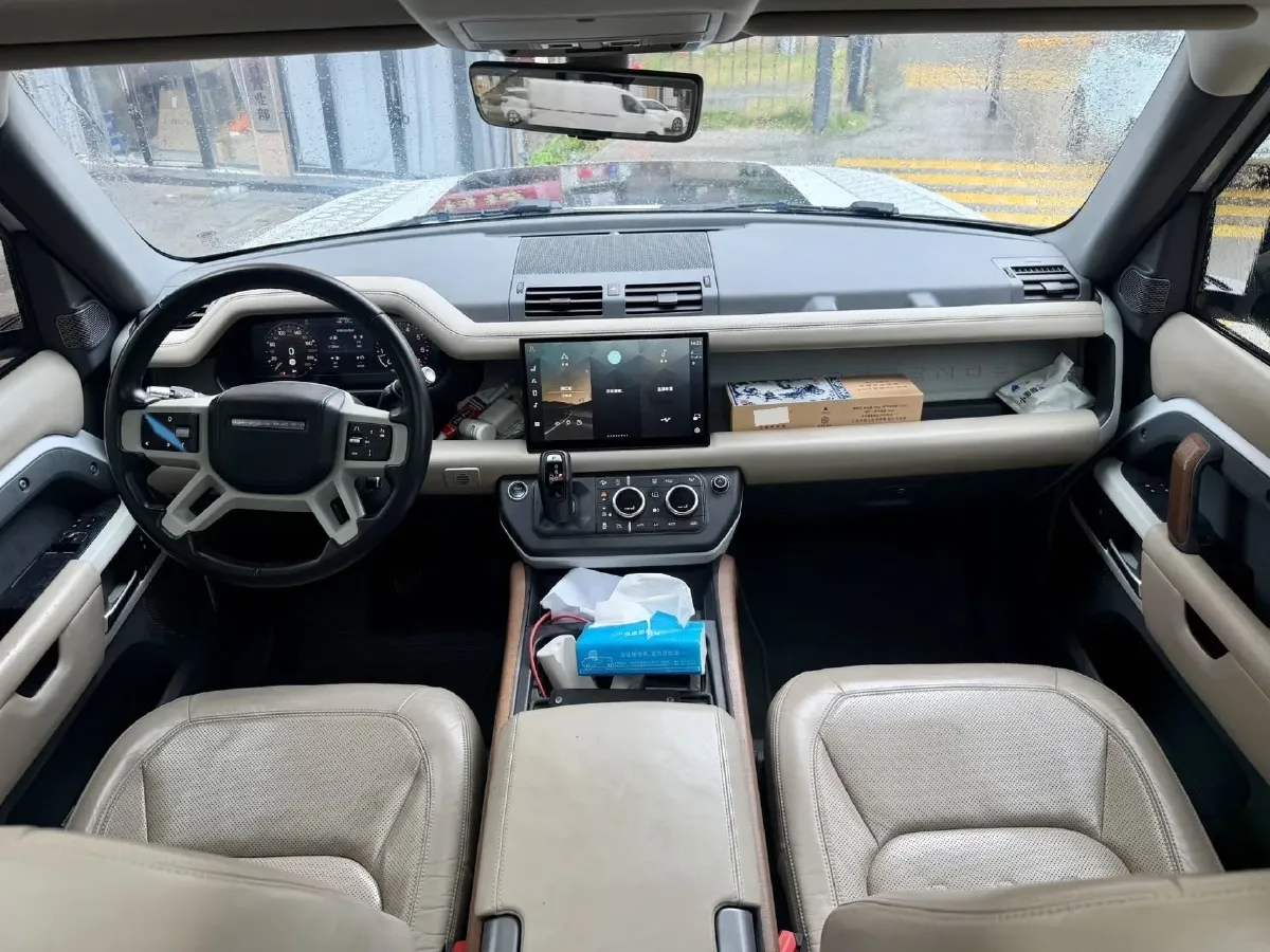 2022 Land Rover Defender 2.0T 300HP L4 8AT,autocango,china used car exporter,china ev exporter,chinese used car exporter,chinese used ev exporter