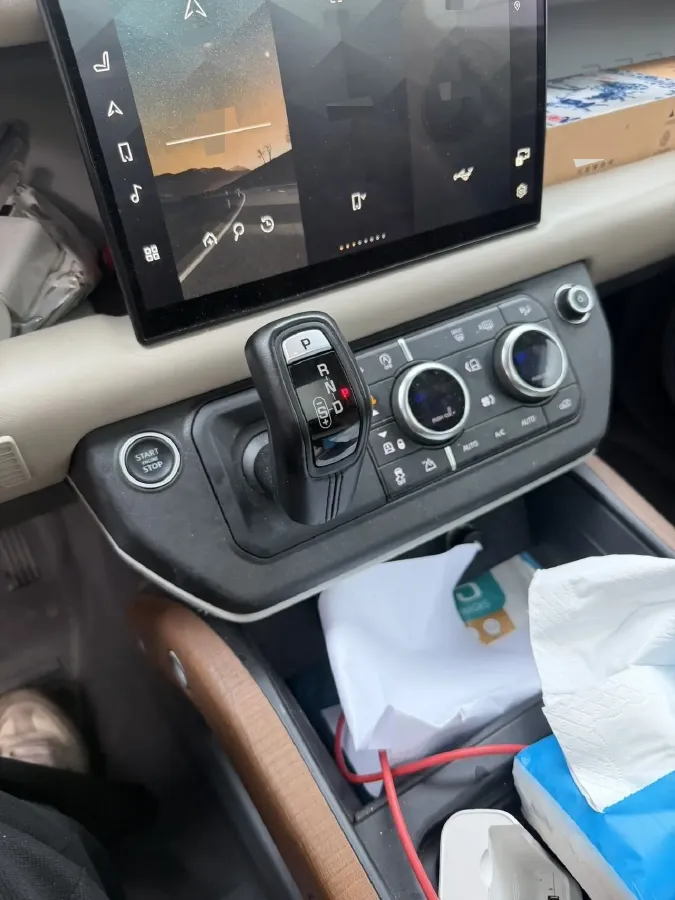 2022 Land Rover Defender 2.0T 300HP L4 8AT,autocango,china used car exporter,china ev exporter,chinese used car exporter,chinese used ev exporter