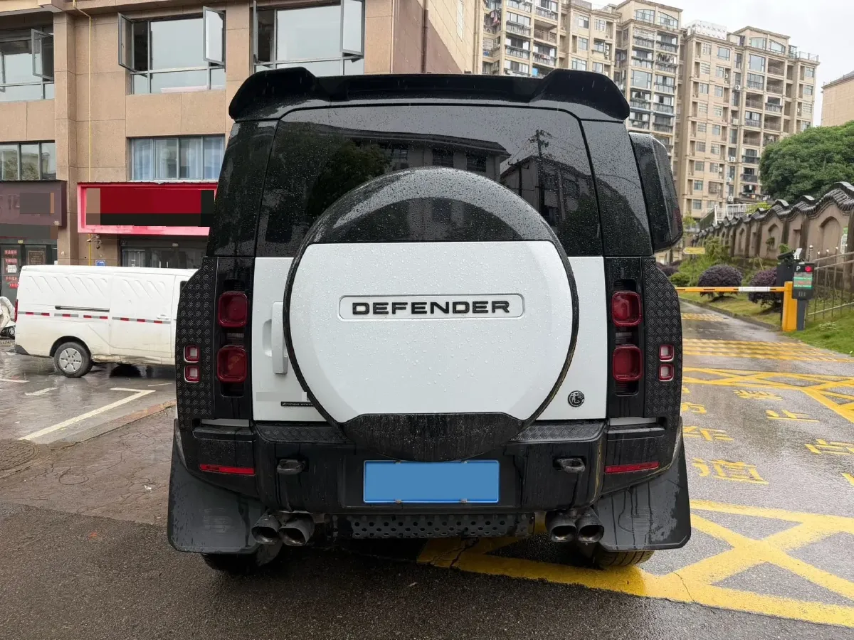 2022 Land Rover Defender 2.0T 300HP L4 8AT,autocango,china used car exporter,china ev exporter,chinese used car exporter,chinese used ev exporter