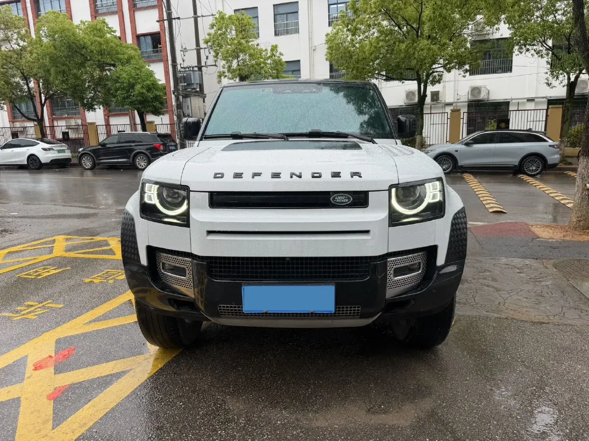 2022 Land Rover Defender 2.0T 300HP L4 8AT,autocango,china used car exporter,china ev exporter,chinese used car exporter,chinese used ev exporter