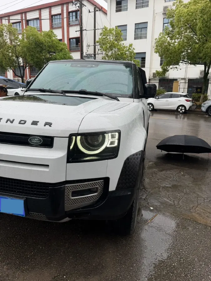 2022 Land Rover Defender 2.0T 300HP L4 8AT,autocango,china used car exporter,china ev exporter,chinese used car exporter,chinese used ev exporter