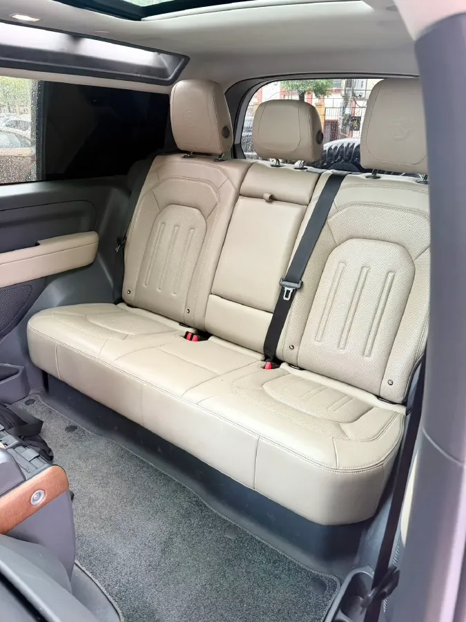 2022 Land Rover Defender 2.0T 300HP L4 8AT,autocango,china used car exporter,china ev exporter,chinese used car exporter,chinese used ev exporter
