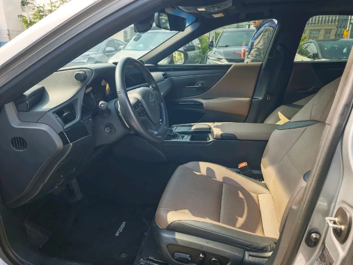 2021 Lexus ES 2.5L 178HP L4 E-CVT Hybrid,autocango,china used car exporter,china ev exporter,chinese used car exporter,chinese used ev exporter