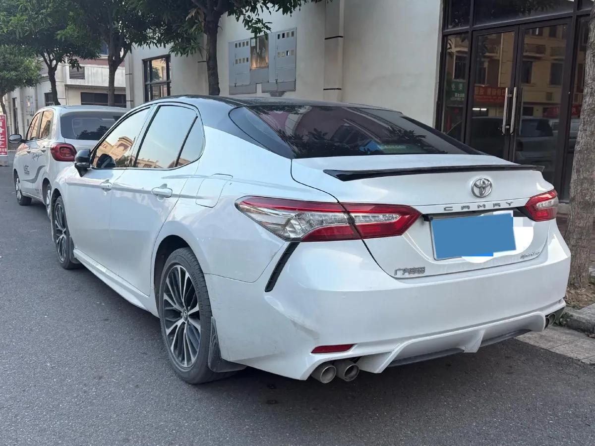 2021 Toyota Camry 2.5L 209HP L4 8AT,autocango,china used car exporter,china ev exporter,chinese used car exporter,chinese used ev exporter