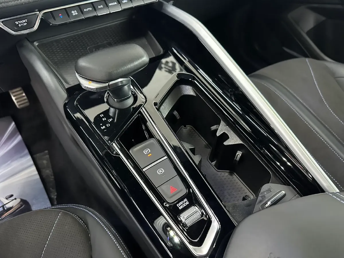 2025 Geely Preface 2.0T 238HP L4 8AT,autocango,china used car exporter,china ev exporter,chinese used car exporter,chinese used ev exporter