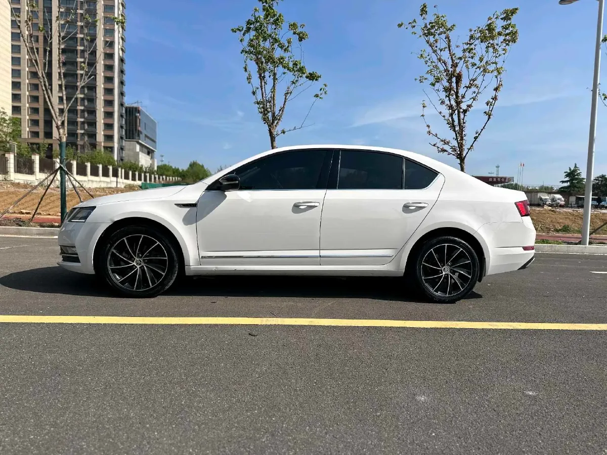 2018 Skoda Octavia 1.4T 150HP L4 7DCT,autocango,china used car exporter,china ev exporter,chinese used car exporter,chinese used ev exporter