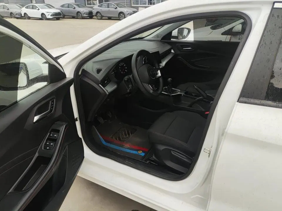 2022 MG 5 1.5L 120HP L4 5MT,autocango,china used car exporter,china ev exporter,chinese used car exporter,chinese used ev exporter