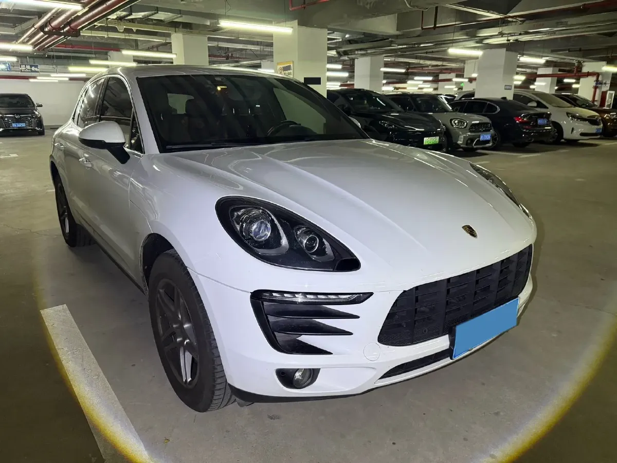 2017 YuTong T7 6.0L 316HP V8 6AT,autocango,china used car exporter,china ev exporter,chinese used car exporter,chinese used ev exporter