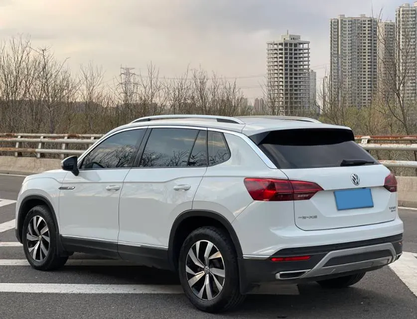 2019 MINI CLUBMAN 1.5T 102HP L3 6AT,autocango,china used car exporter,china ev exporter,chinese used car exporter,chinese used ev exporter
