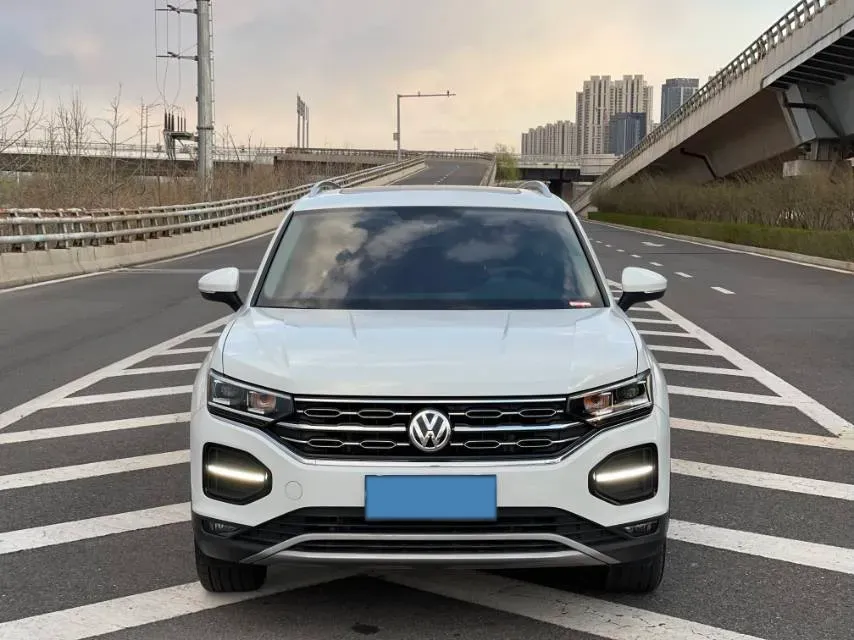 2019 MINI CLUBMAN 1.5T 102HP L3 6AT,autocango,china used car exporter,china ev exporter,chinese used car exporter,chinese used ev exporter